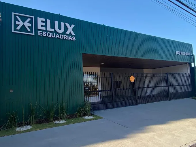 Fachada da sede da Elux Esquadrias em Goiânia