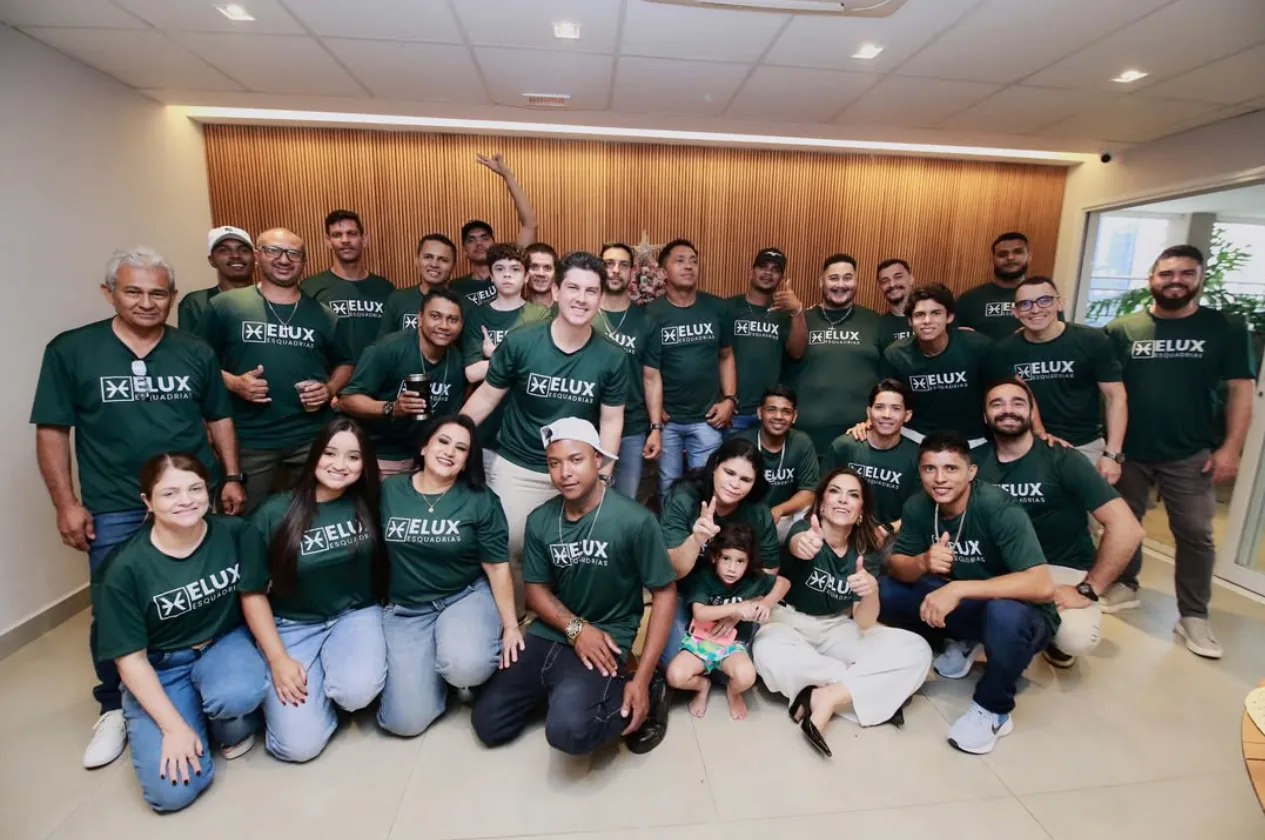 Time da Elux Esquadrias reunido